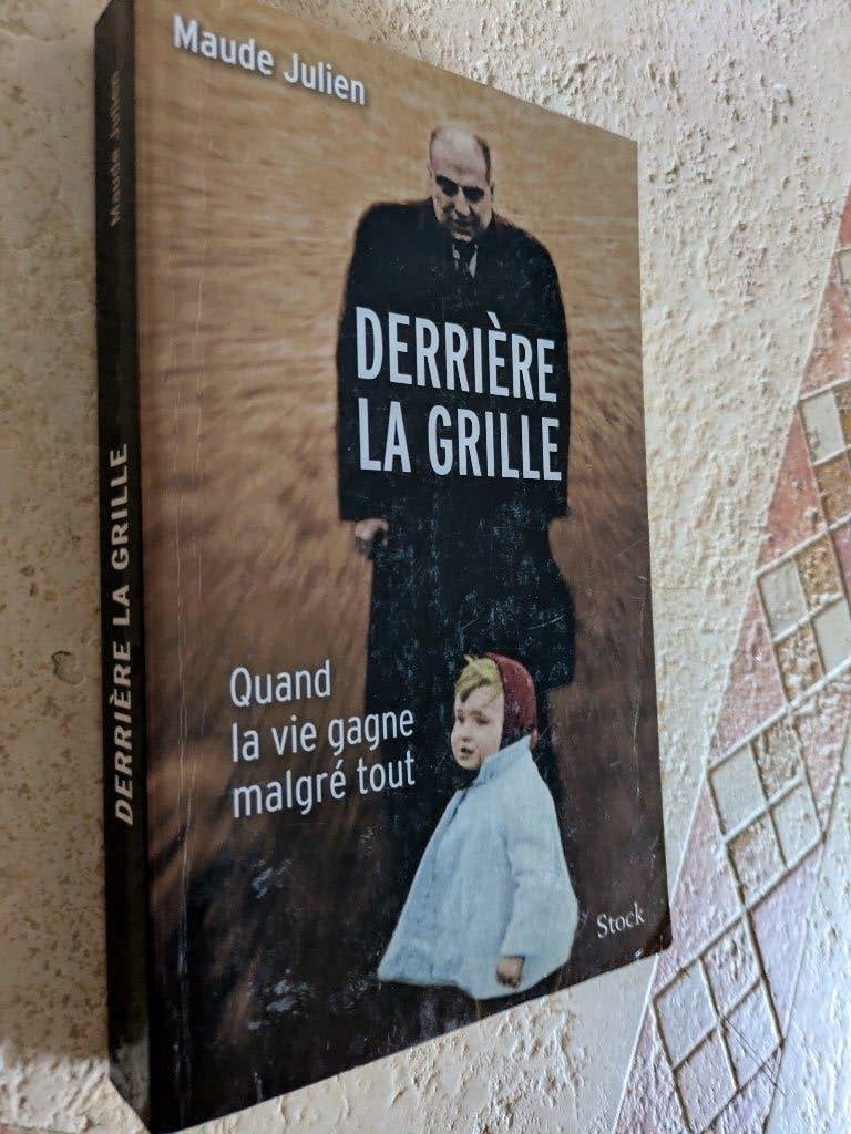 Derrière la grille (Maude Julien)., Utilisé, Envoi, Maude Julien., Europe autre