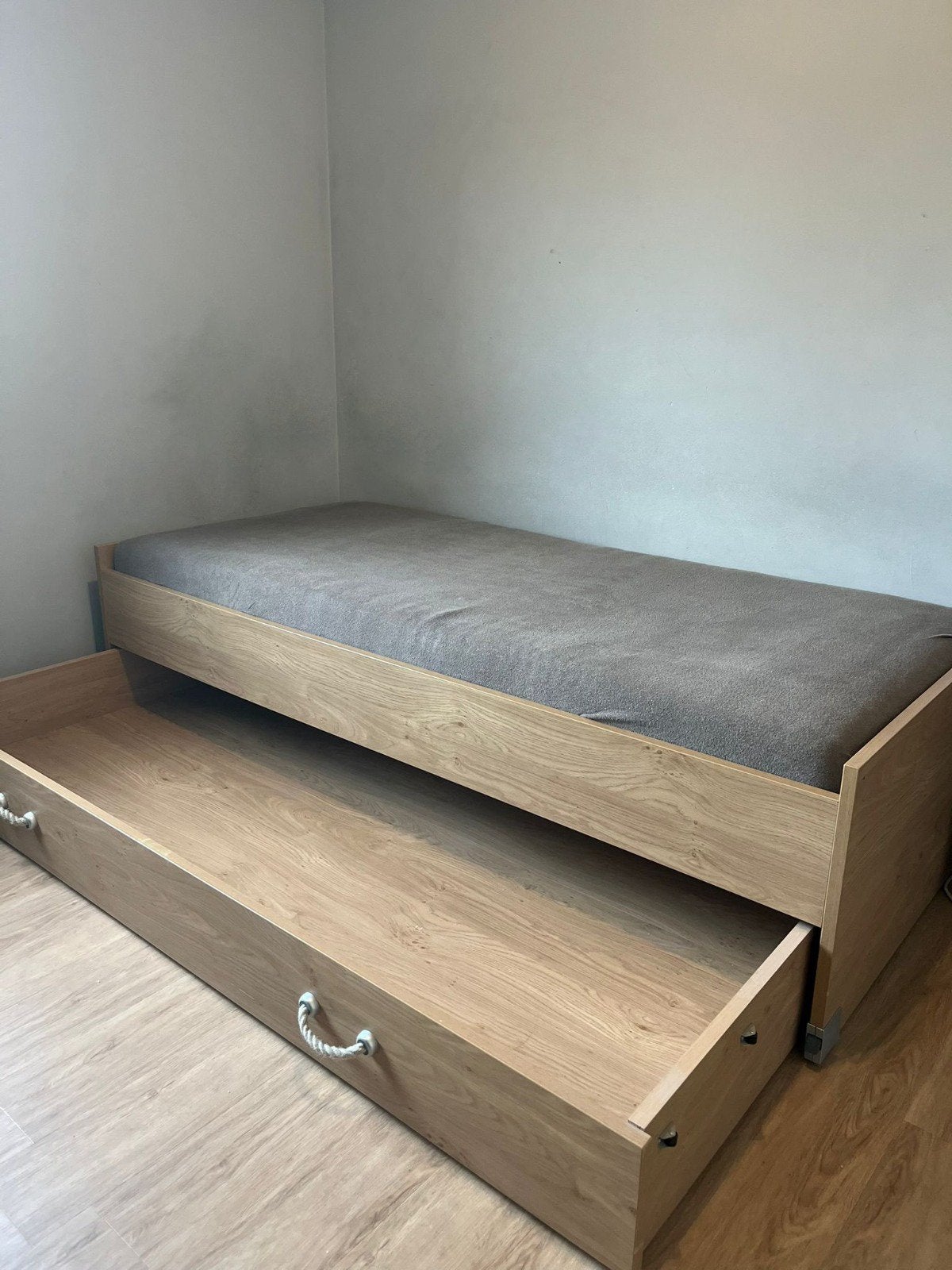 Houten bed 90x200 met uitschuifbed, Ophalen, Zo goed als nieuw