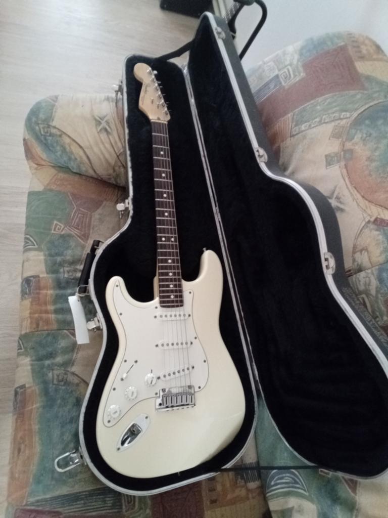 Fender stratocaster USA 1993 linkshandig, Musique & Instruments, Instruments à corde | Guitares | Électriques, Enlèvement, Comme neuf