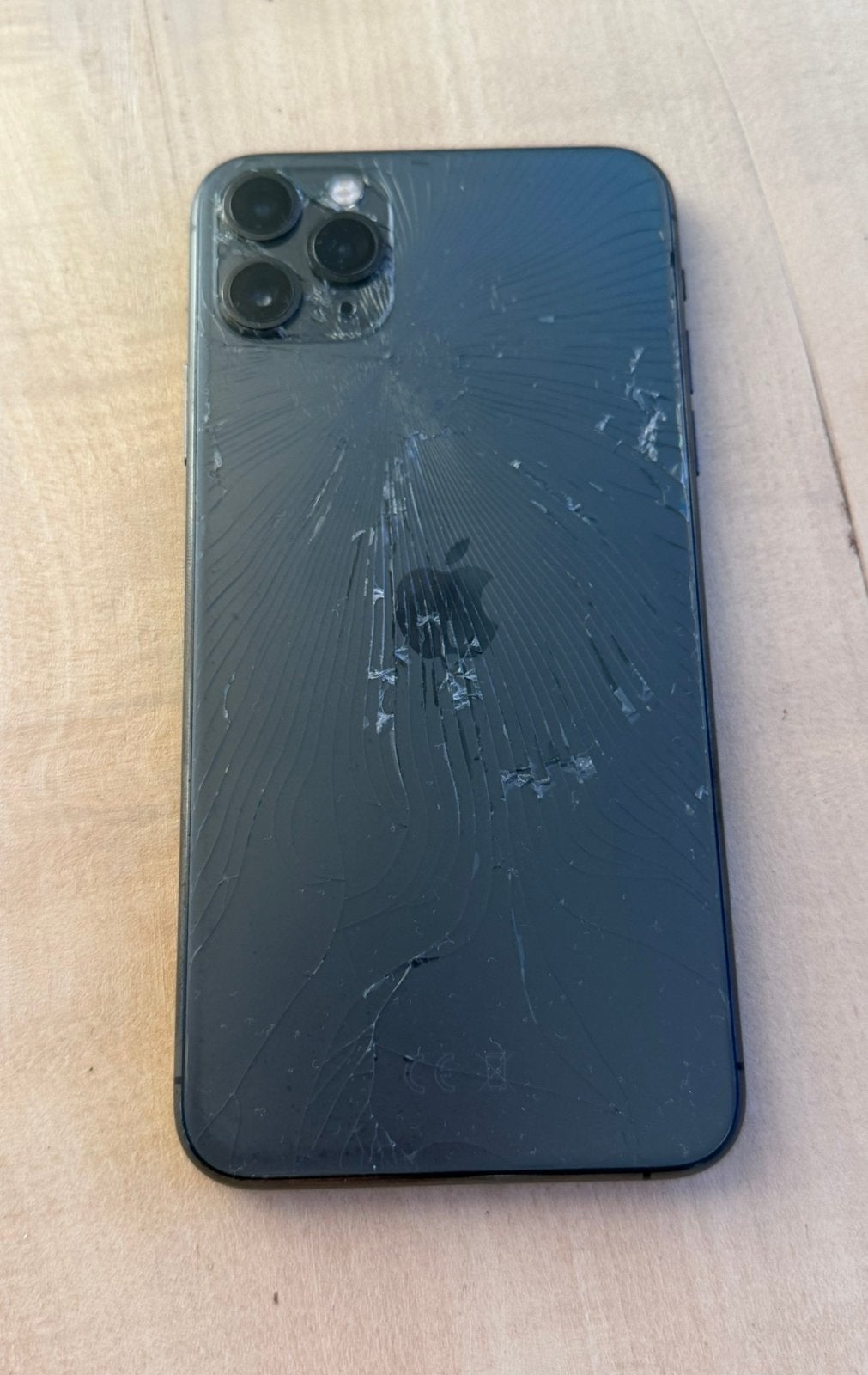 iPhone 11 Pro Max noir, dos cassé, fonctionne, Noir, Enlèvement, Utilisé, IPhone 11 Pro Max