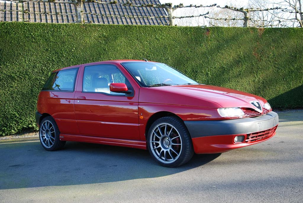 Alfa Romeo 145 1.4i 16V, Auto's, Alfa Romeo, Voorwielaandrijving, Zwart, 4 cilinders, Leder