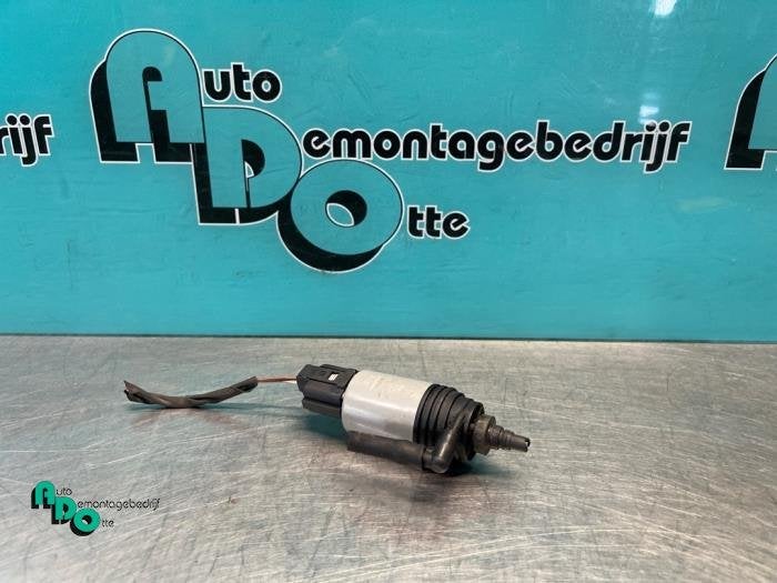 Ruitensproeierpomp voor van een BMW 5-Serie (5-Serie 02-), Gebruikt, -, -, Ophalen of Verzenden