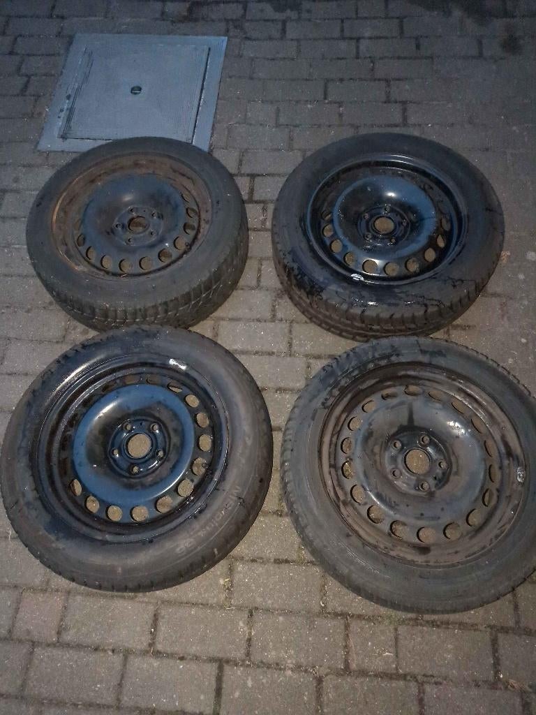 Winterbanden op stalen velg 205/55R16 — set van 4 — Passat, Auto-onderdelen, Banden en Velgen, Ophalen, Overige, Gebruikt, 16 inch
