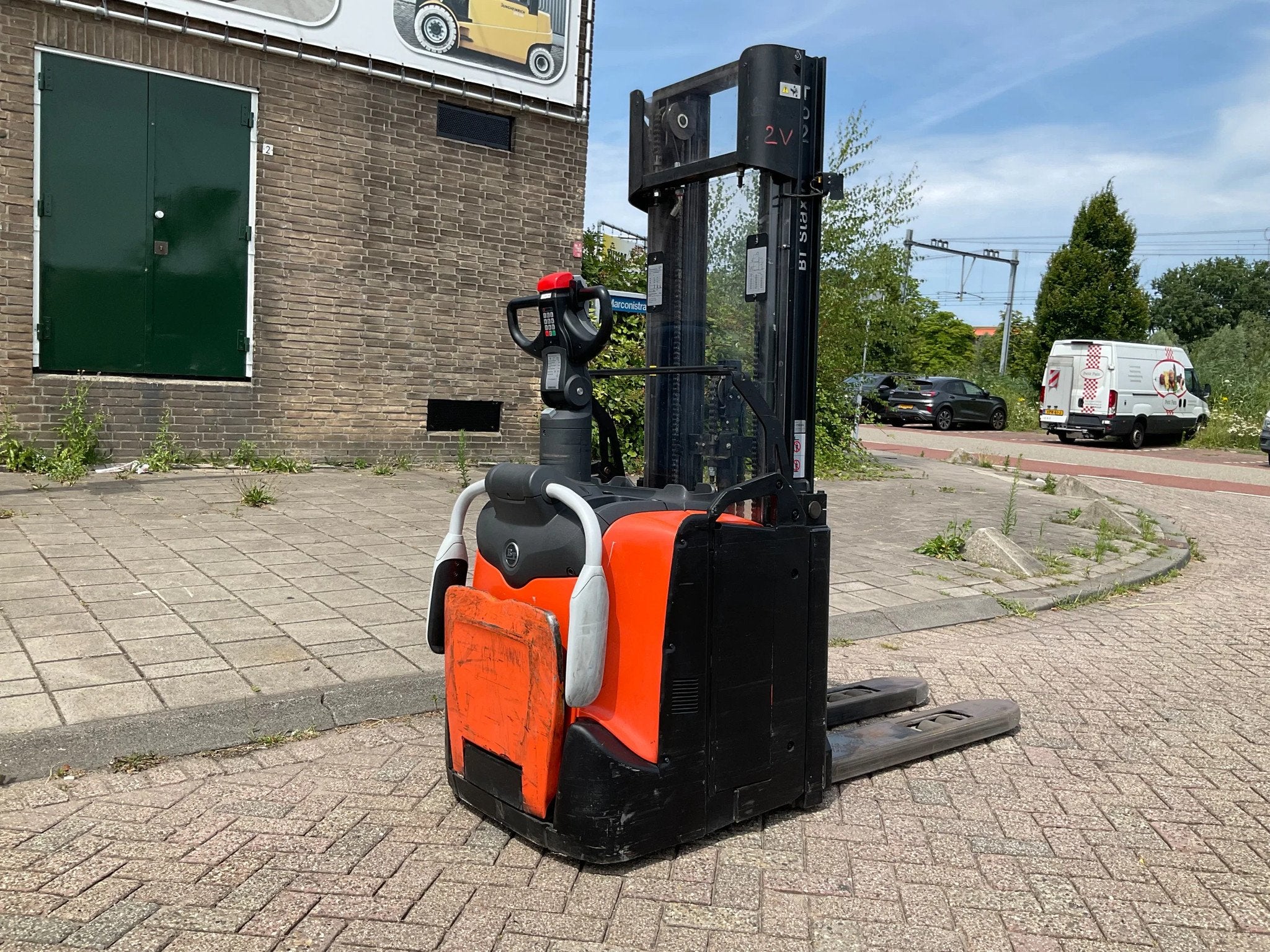 BT SPE120L 1200KG 4.50METER STAPELAAR / HEFTRUCK, Empileur, Électrique, BT, Marconistraat 2
3133KL  Vlaardingen, NL