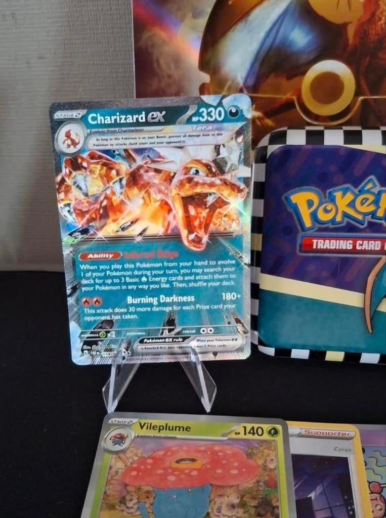 Charizard set pokémon met verzamelmap en pennendoos, Ophalen of Verzenden
