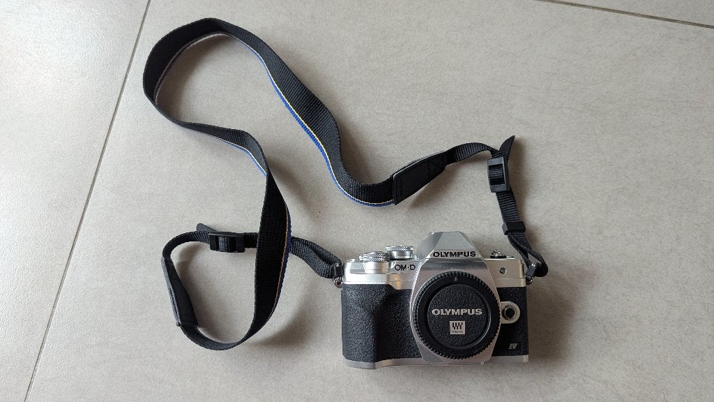 Olympus OMD EM10 Mark IV met slechts 1460 clicks, als nieuw, TV, Hi-fi & Vidéo, 20 mégapixels, Écran inclinable/pivotant, Comme neuf