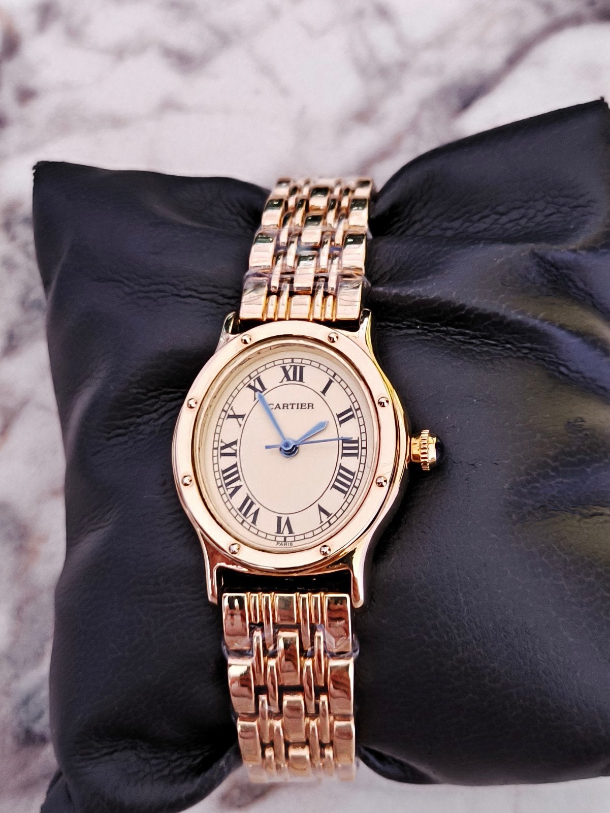 Belle montre ovale Cartier pour femme, neuve., Bijoux, Sacs & Beauté, Enlèvement ou Envoi, Neuf, Acier