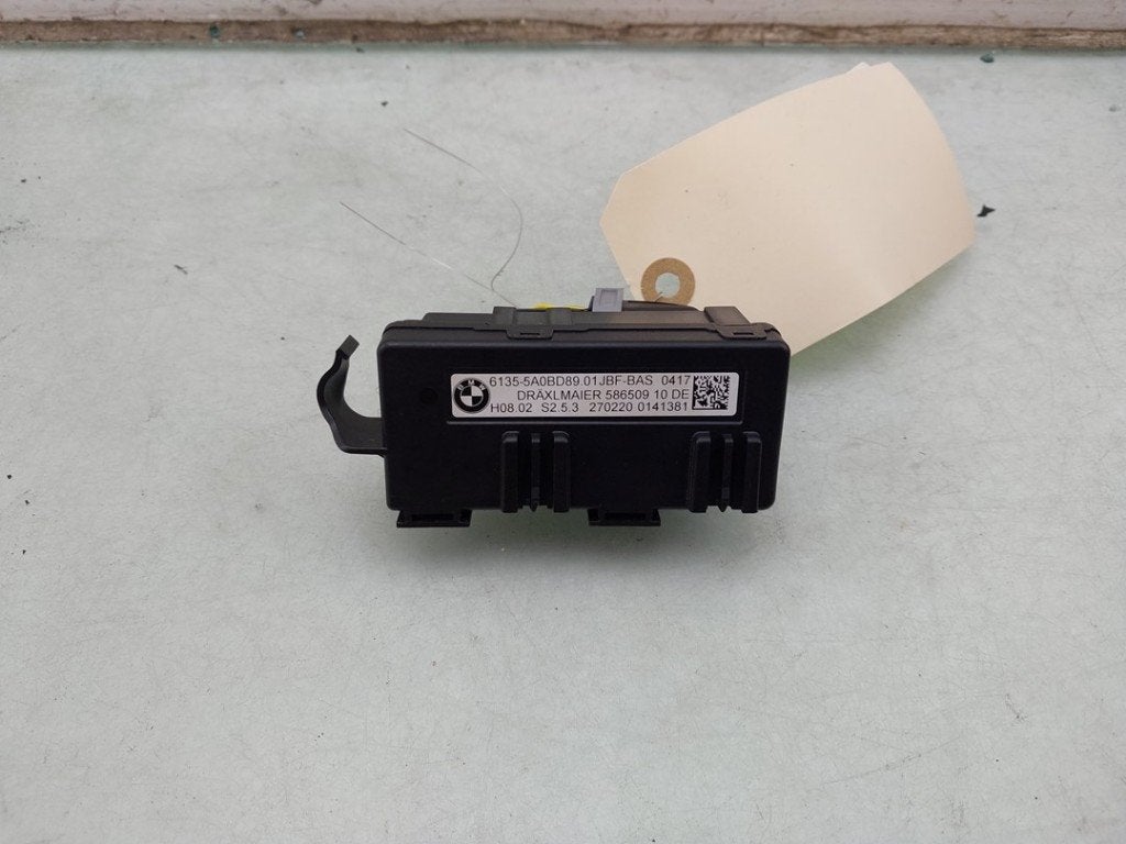 ZEKERINGKAST BMW 1 serie (F40) (|61355A0BD89|61355A323C8|), Auto-onderdelen, Elektronica en Kabels, Gebruikt, BMW, Petuelring 130
80809  München, DE