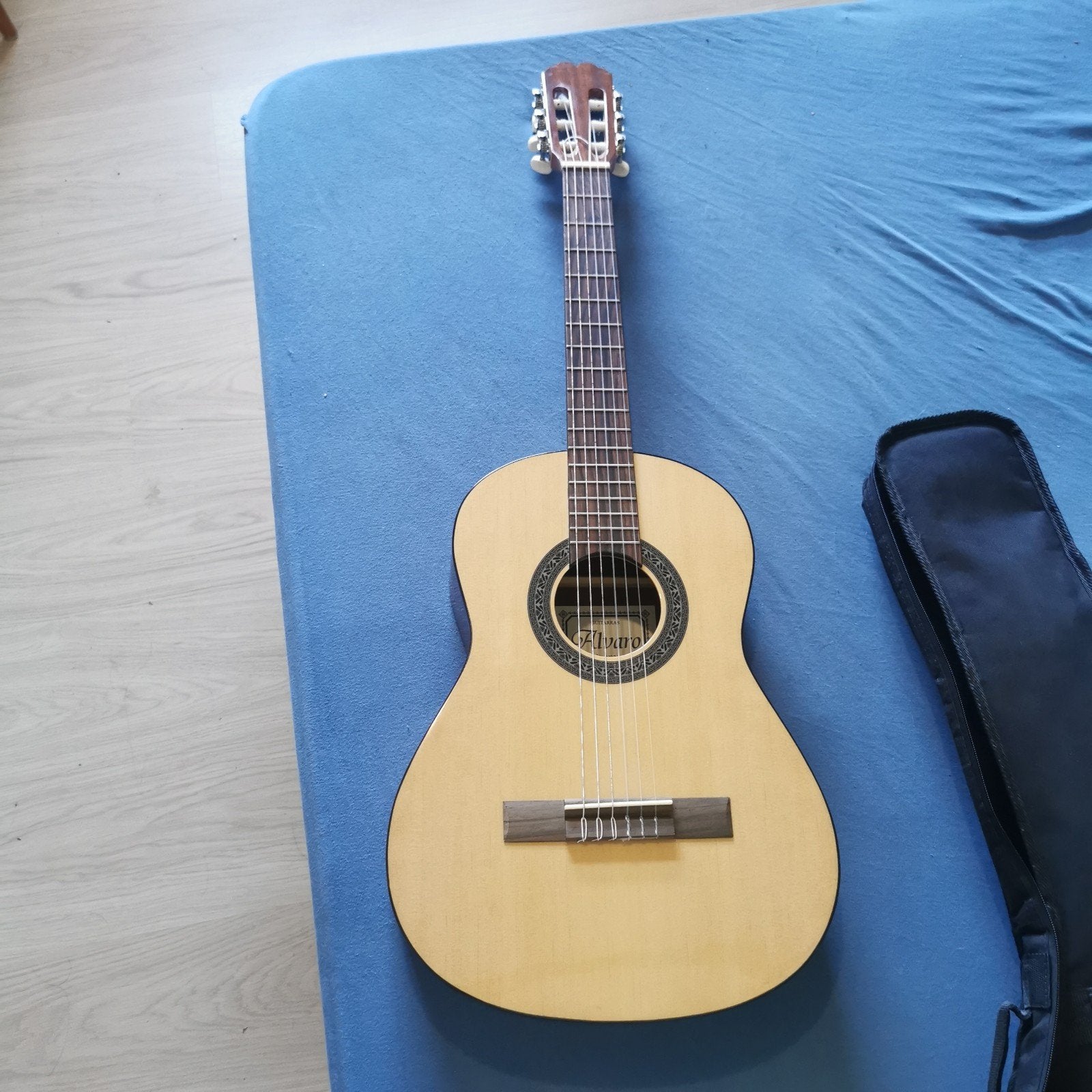 Guitare Alvaro 27 3/4, Musique & Instruments, Enlèvement, Comme neuf, Guitare classique ou espagnole, Avec valise