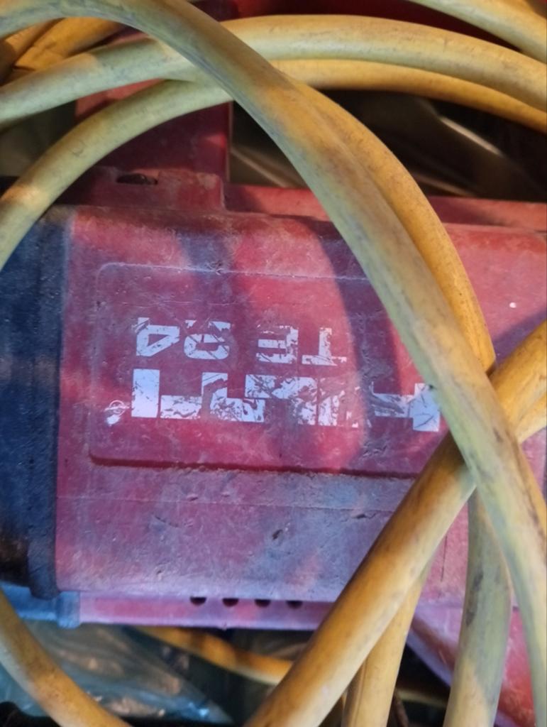 Foreuse Hilti, Ophalen