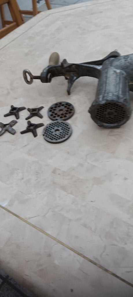 Vleesmolen met toebehoren, Ophalen, Gebruikt