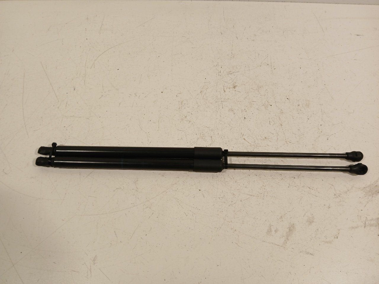 Gasdrukveerset achter Renault Clio, Onderdelen@venauto.nl, Van der Ven Autorecycling B.V., Ettenseweg 76, 4706 PB Roosendaal, The Netherlands