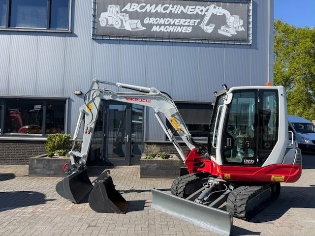 Takeuchi TB235 bj17 3,5T SLP/SRT Minigraver Minikraan, Enlèvement, Excavatrice