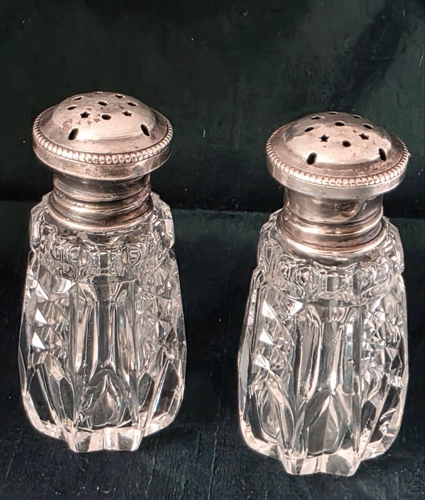 Paar kristallen zoutvaatjes met zilveren top, Frankrijk 19e, Antiek en Kunst, Ophalen of Verzenden, Zilver