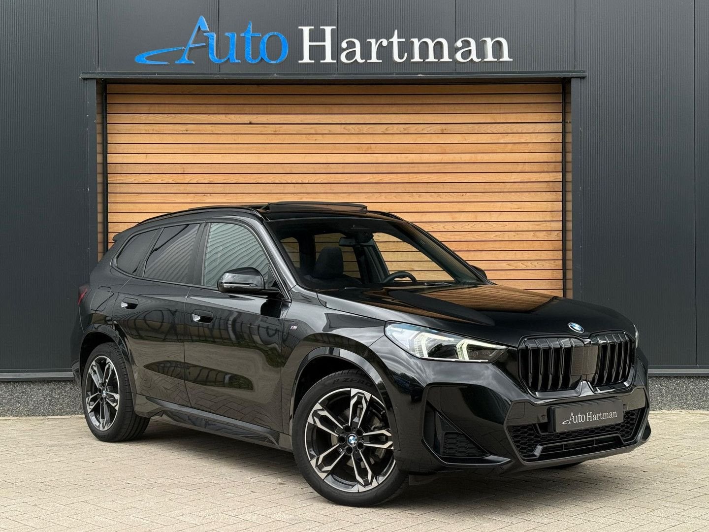 BMW X1 sDrive18i M-sport PANO|TREKHAAK|H&K|MEMORY|CAMERA, Autos, X1, Achat, Carnet d'entretien, Noir