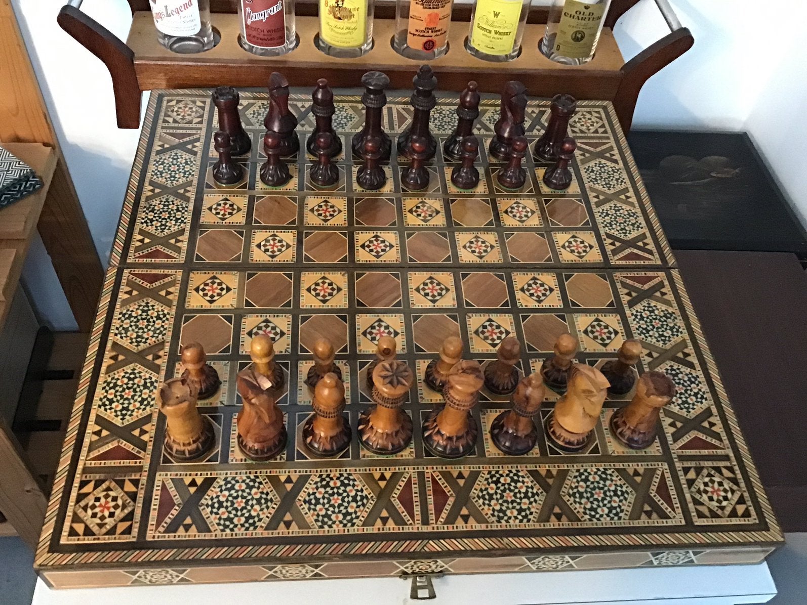 Prachtig schaakspel groot parlemoeren bord en houten stukken, Hobby en Vrije tijd, Gezelschapsspellen | Bordspellen, Ophalen of Verzenden