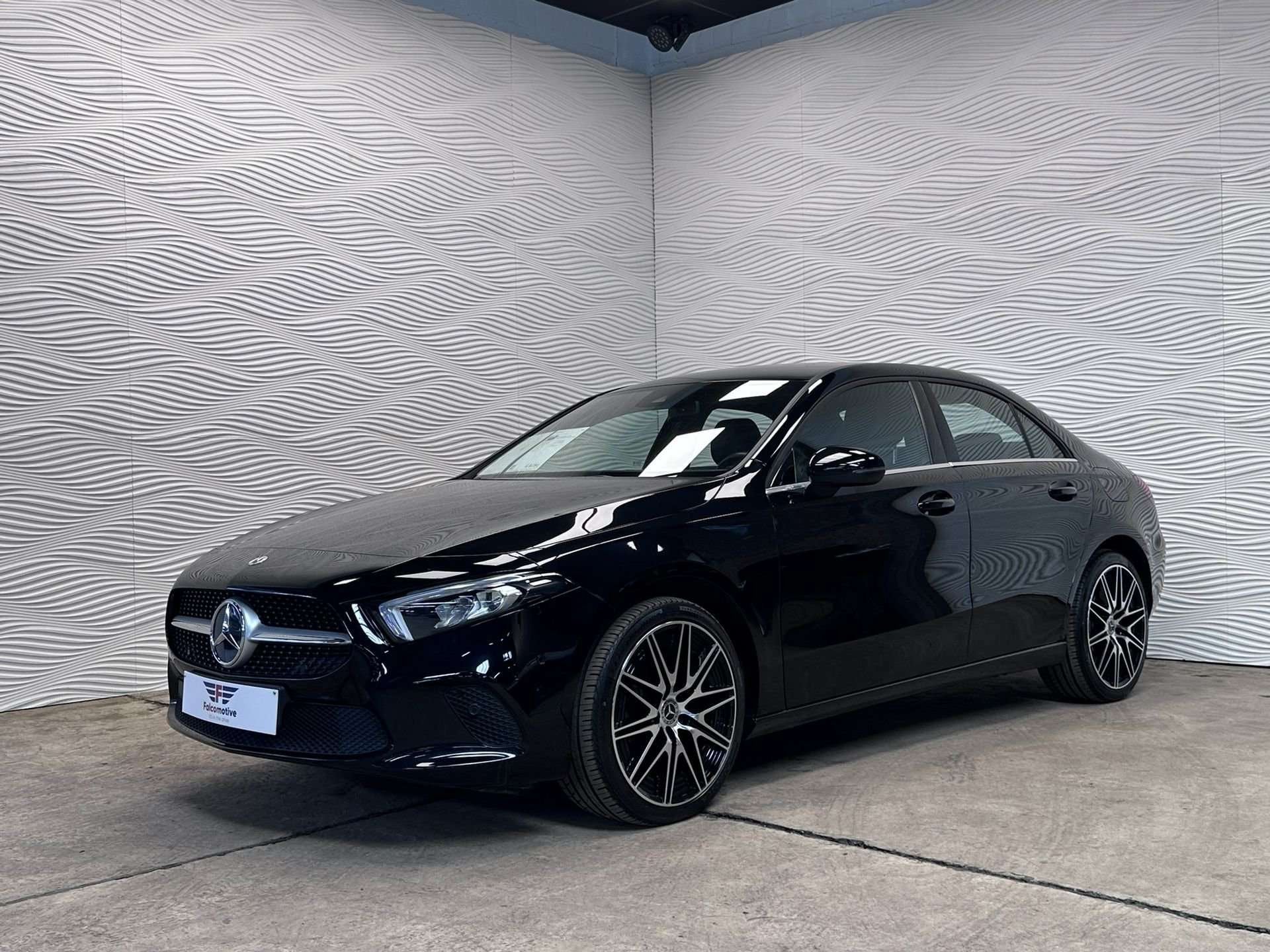 Mercedes-Benz A-Klasse e*PHEV*CARPLAY*CAMERA*DAB-RADIO*LAGE, Auto's, Automaat, 4 deurs, Isofix, Zwart