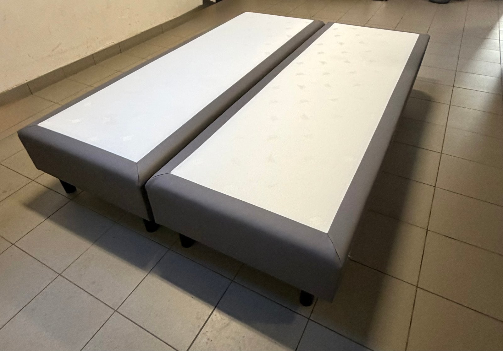 Sommier 140 cm de large, état neuf, Maison & Meubles, Gris, Queen size, Enlèvement, 200 cm