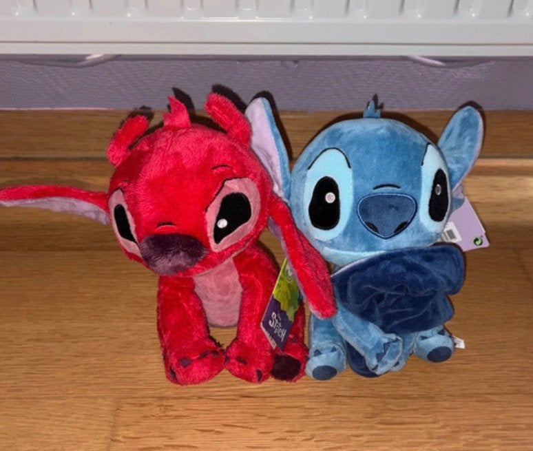 Lot de 2 peluche stitch, Avec étiquette, Disney, Rouge, Comme neuf