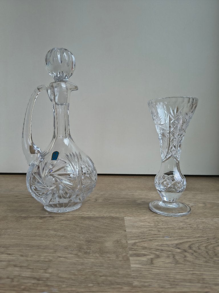Carafe et vase en cristal (Bohême), Enlèvement