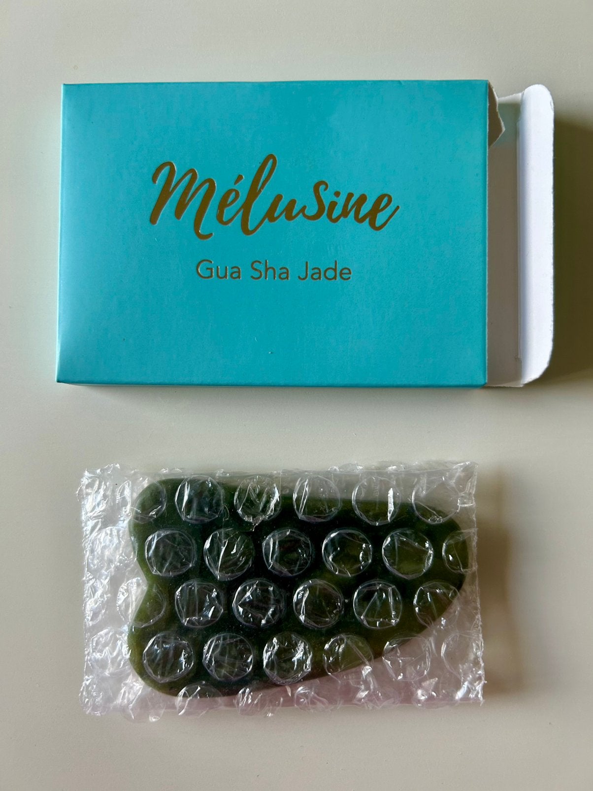 Gua Sha Jade Mélusine neuf non déballé, Enlèvement ou Envoi, Neuf, Tout le visage, Soins
