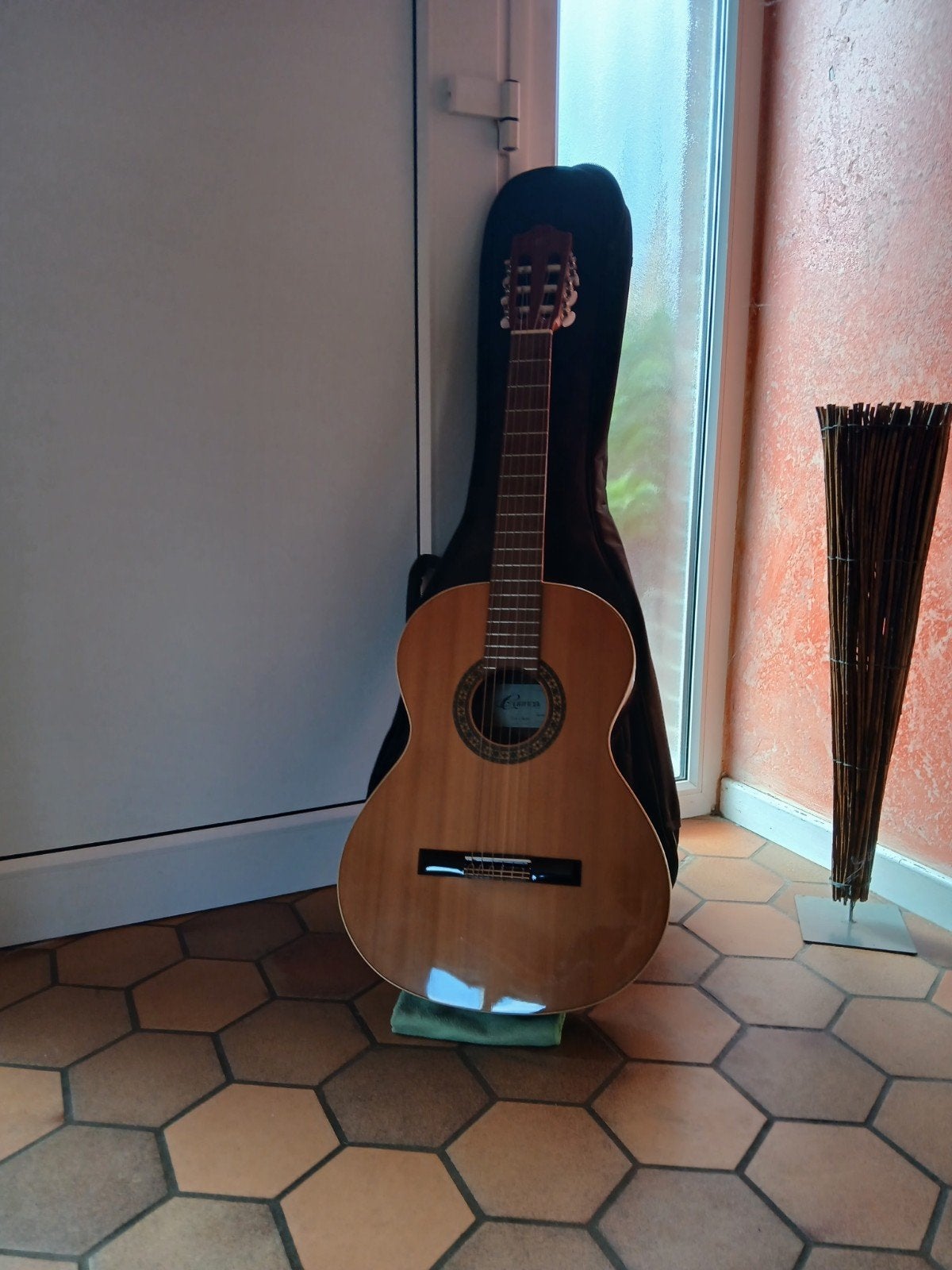 Guitare Classic Cuenca 20, Enlèvement, Neuf, Guitare classique ou espagnole, Avec valise
