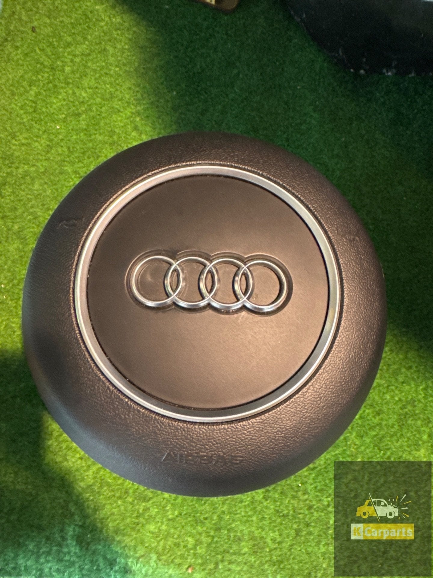Airbag de volant pour Audi A1, S1, A3, S3, RS3, Q3, RSQ3 8K0, AUDI AG, Auto-Union-Strasse 1
85045  Ingolstadt, DE, Audi, Utilisé