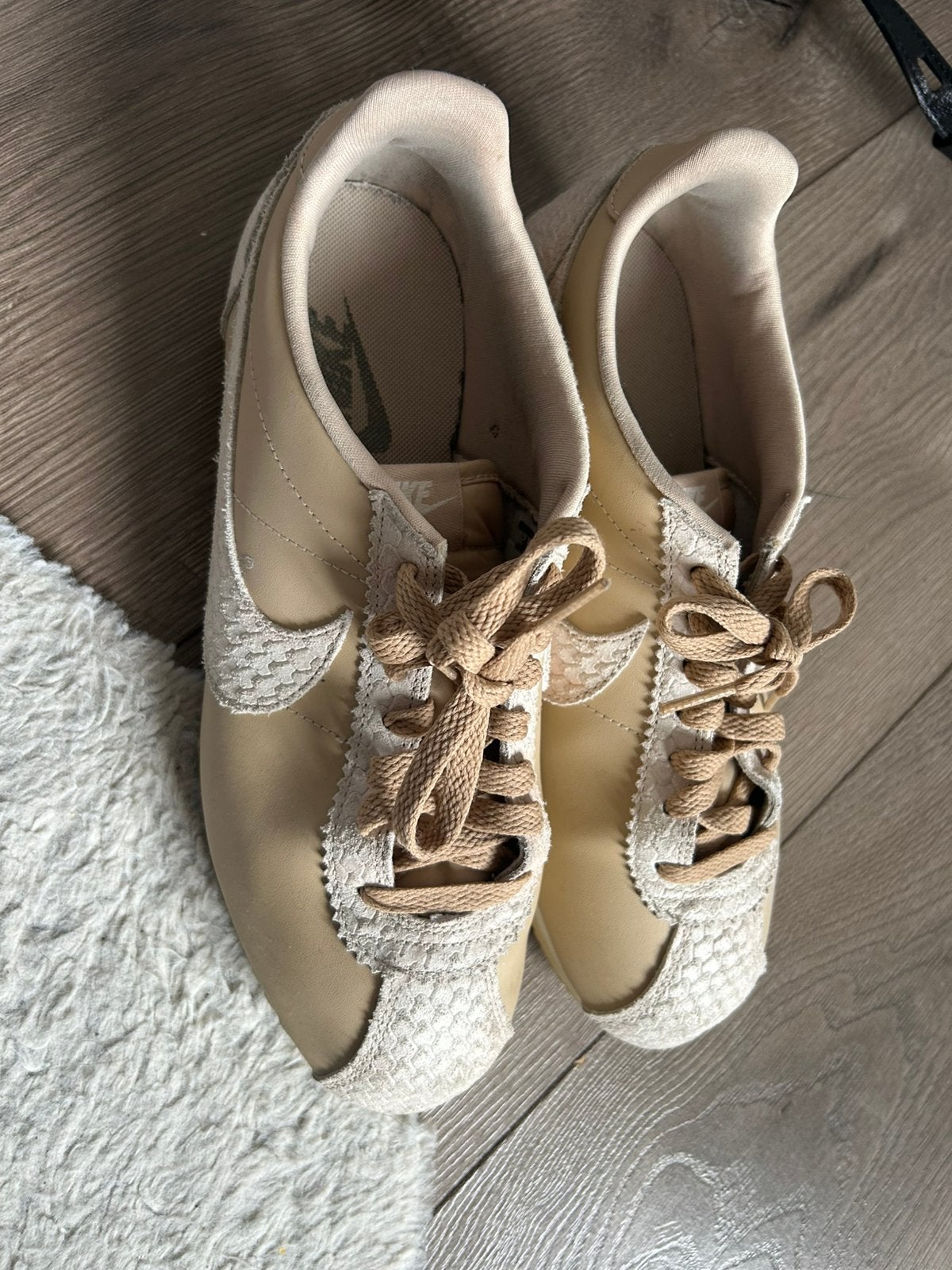 Nike Cortez taille 42, Enlèvement ou Envoi, Beige, Sneakers et Baskets, Comme neuf