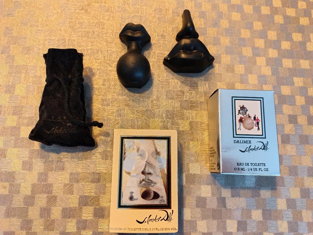 Miniatuur parfum flesjes Salvador Dali, Verzamelen, Ophalen, Zo goed als nieuw, Miniatuur, Gevuld