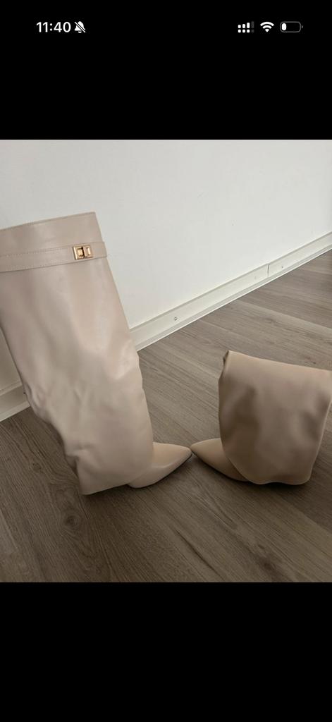 Laarzen met hak beige, Ophalen, Zo goed als nieuw, Beige