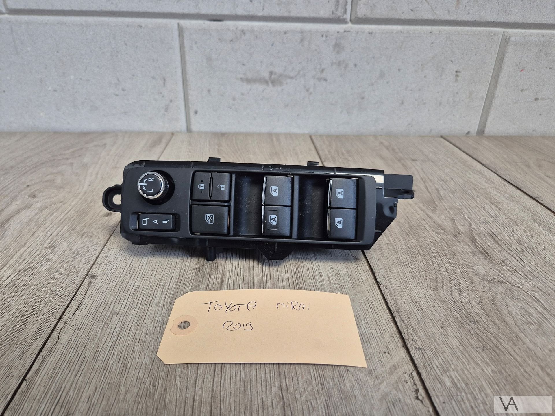 Raamschakelaar Toyota Mirai / Rav4 / LandCruiser 84040-0e040, -, Toyota, Utilisé, -