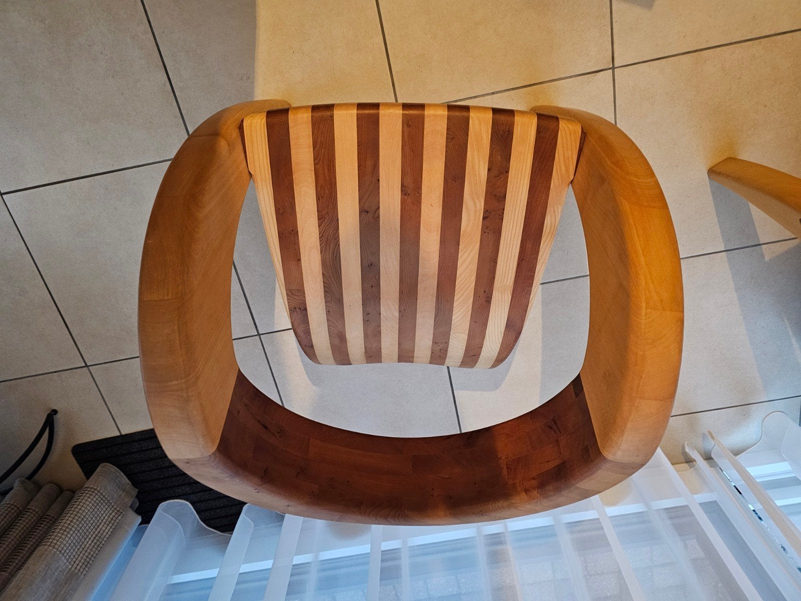 Fauteuil design en noyer et if - KRIS RABAUT, Antiquités & Art, Enlèvement