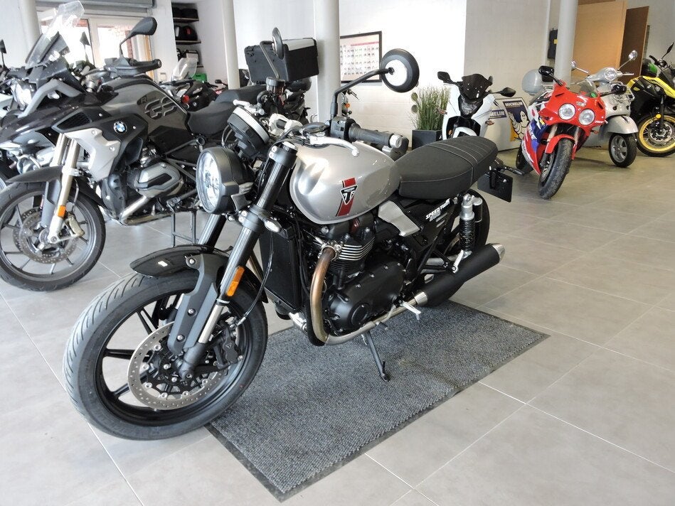 Triumph, 2 cilinders, Nieuw, Bedrijf, 900 cc