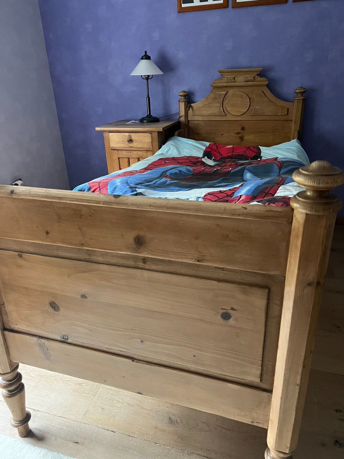 Antiek grenen bed met nachtkastje, Ophalen