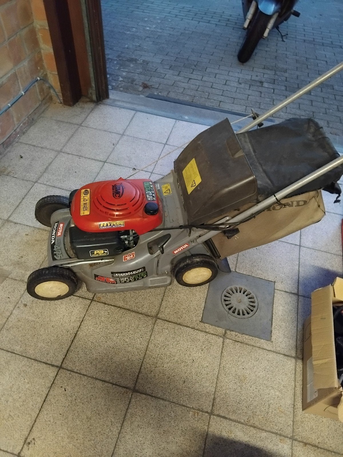 grasmaaier gratis, Enlèvement