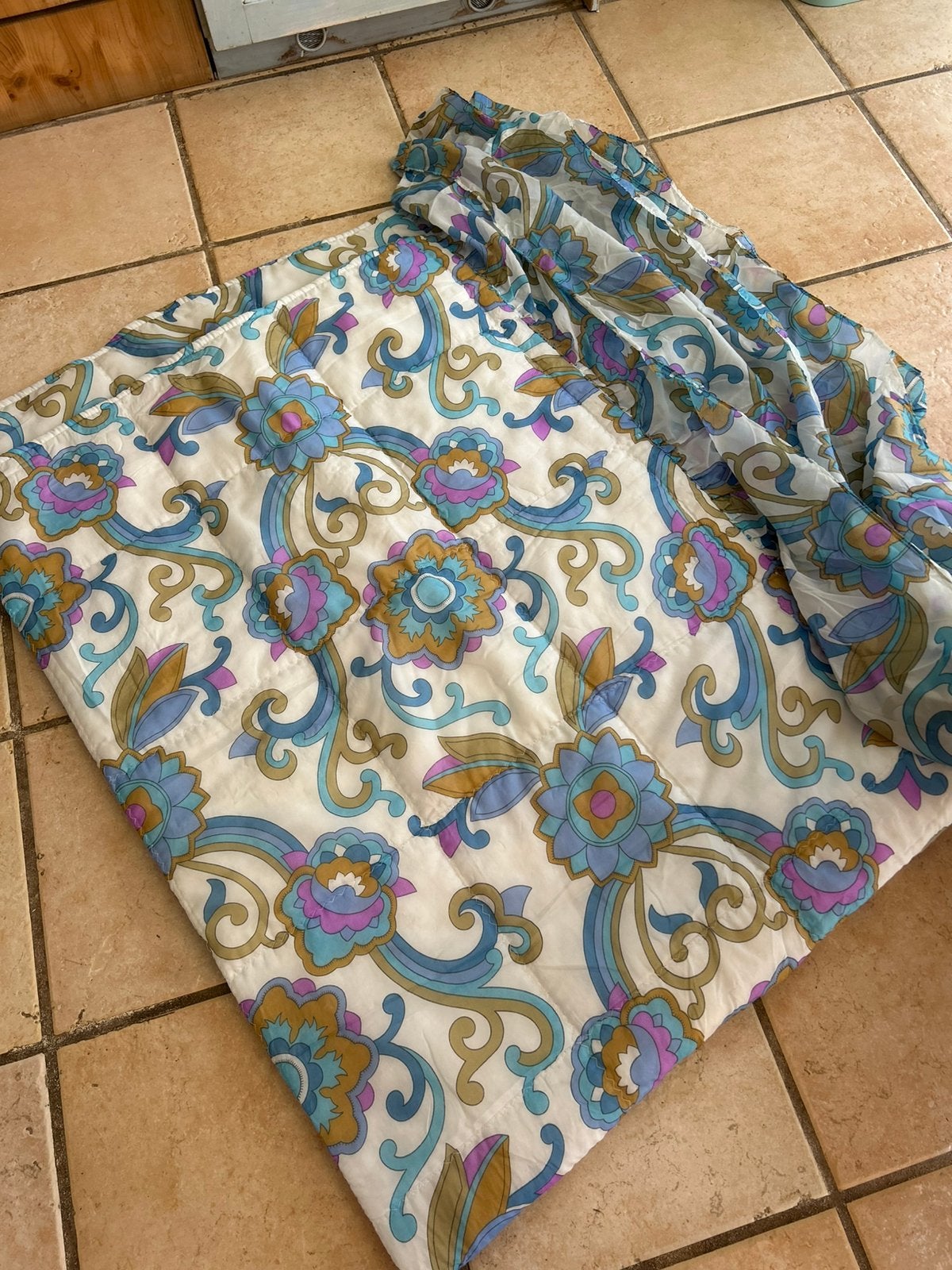 Vintage bedsprei – kleurrijk bloemenmotief (140 x 180 cm), Huis en Inrichting, Slaapkamer | Beddengoed, Ophalen of Verzenden, Zo goed als nieuw
