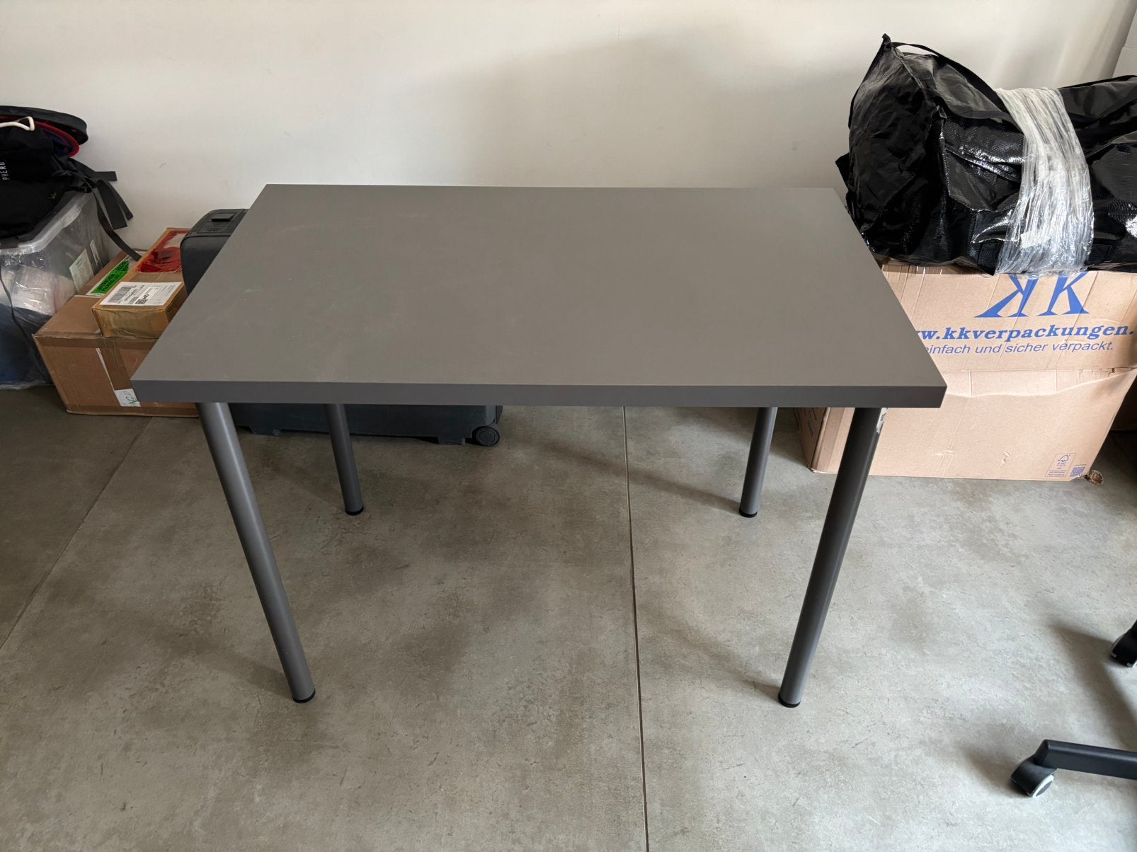 Bureau IKEA LINNMON gris foncé (100  60 cm) + pieds ADILS, Enlèvement, Réglable en hauteur, Comme neuf