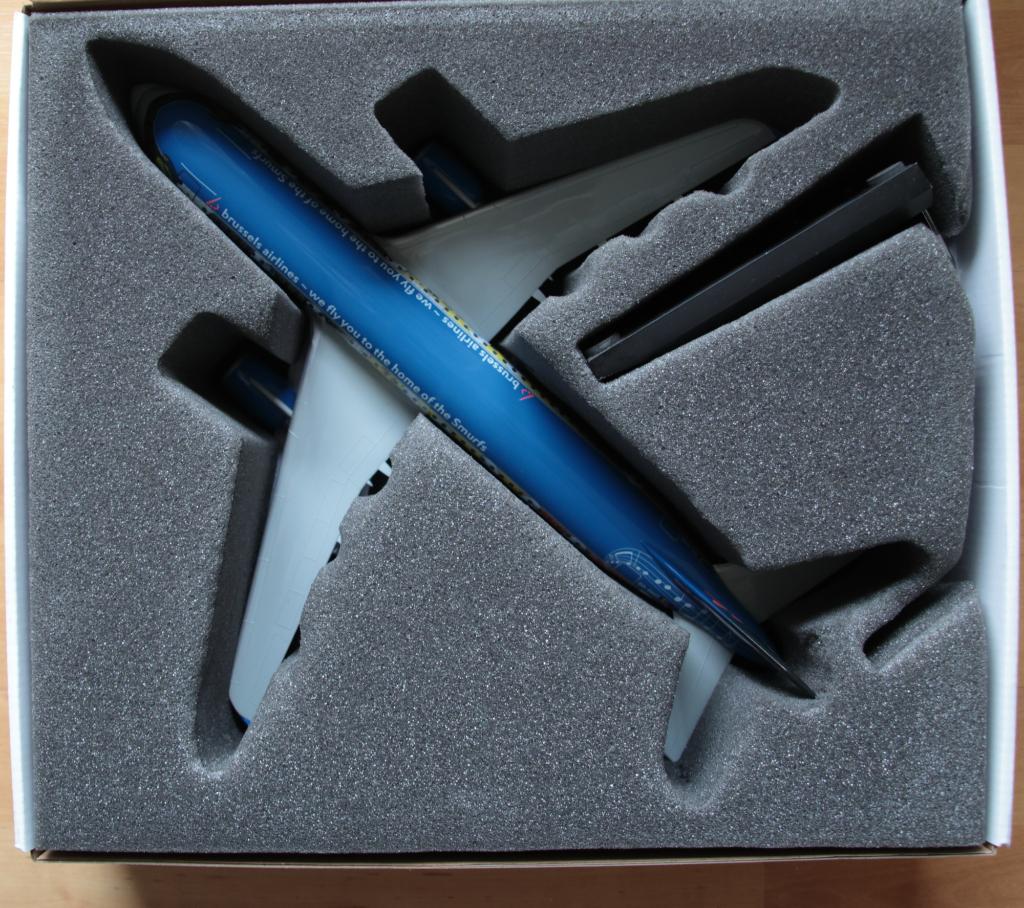 avion modelisme aerosmurf brussels airline, Hobby & Loisirs créatifs, Autres marques, Enlèvement ou Envoi, Comme neuf, 1:72 à 1:144
