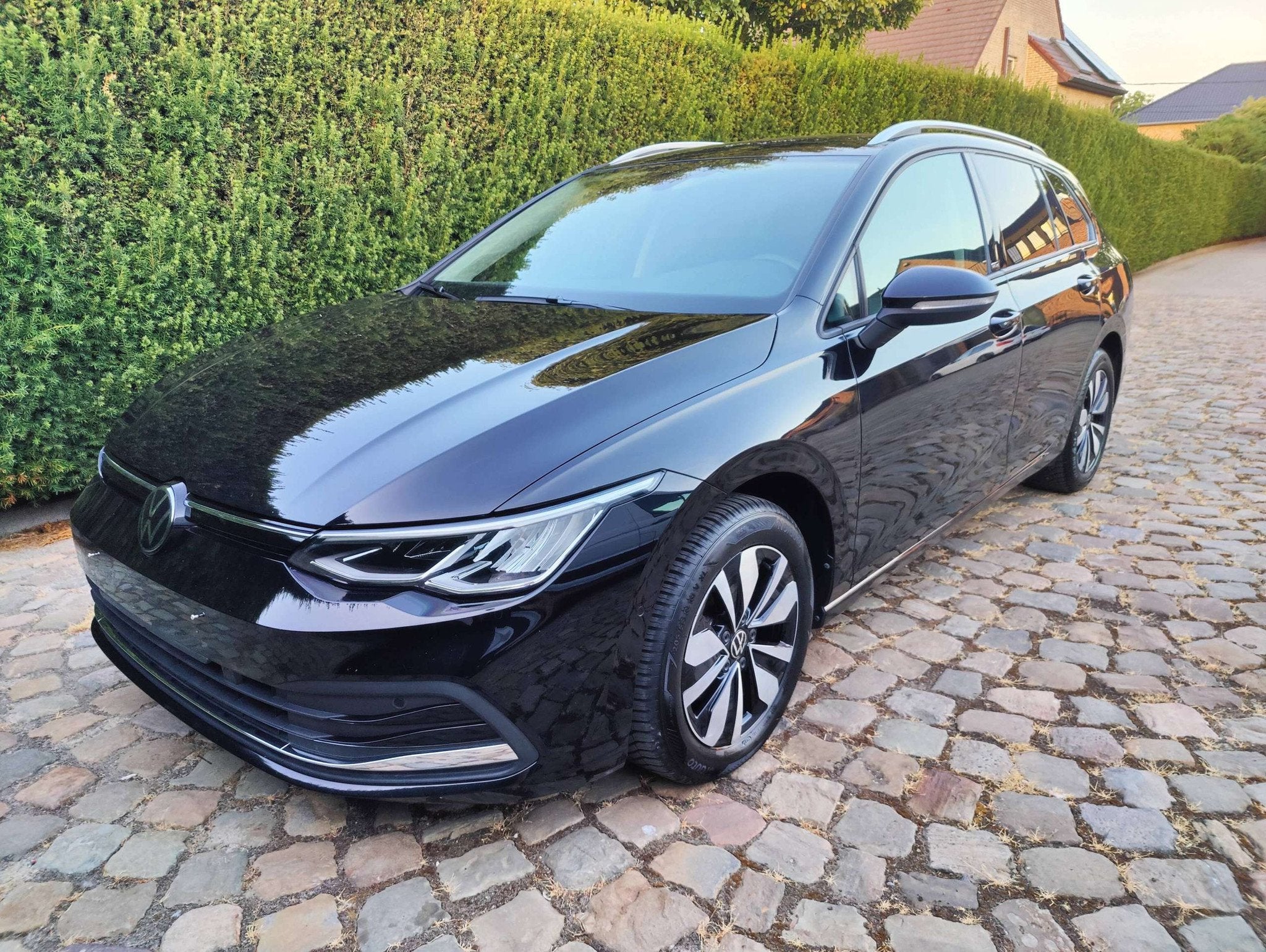 Volkswagen Golf Variant Golf SW 1.5 TSI Move OPF (bj 2024), Voorwielaandrijving, Stof, 4 cilinders, Zwart