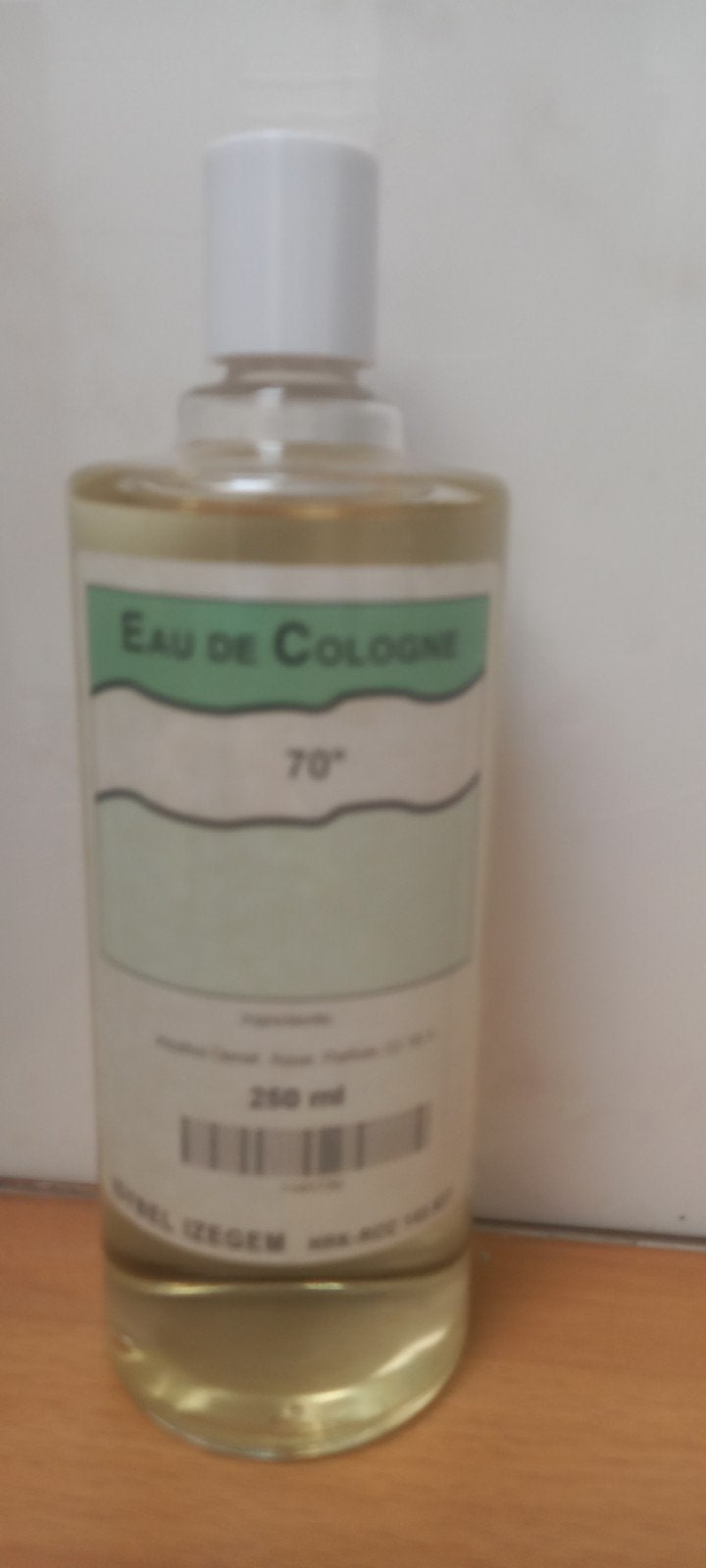 250ml eau de cologne, Ophalen of Verzenden, Zo goed als nieuw, Parfumfles, Gevuld