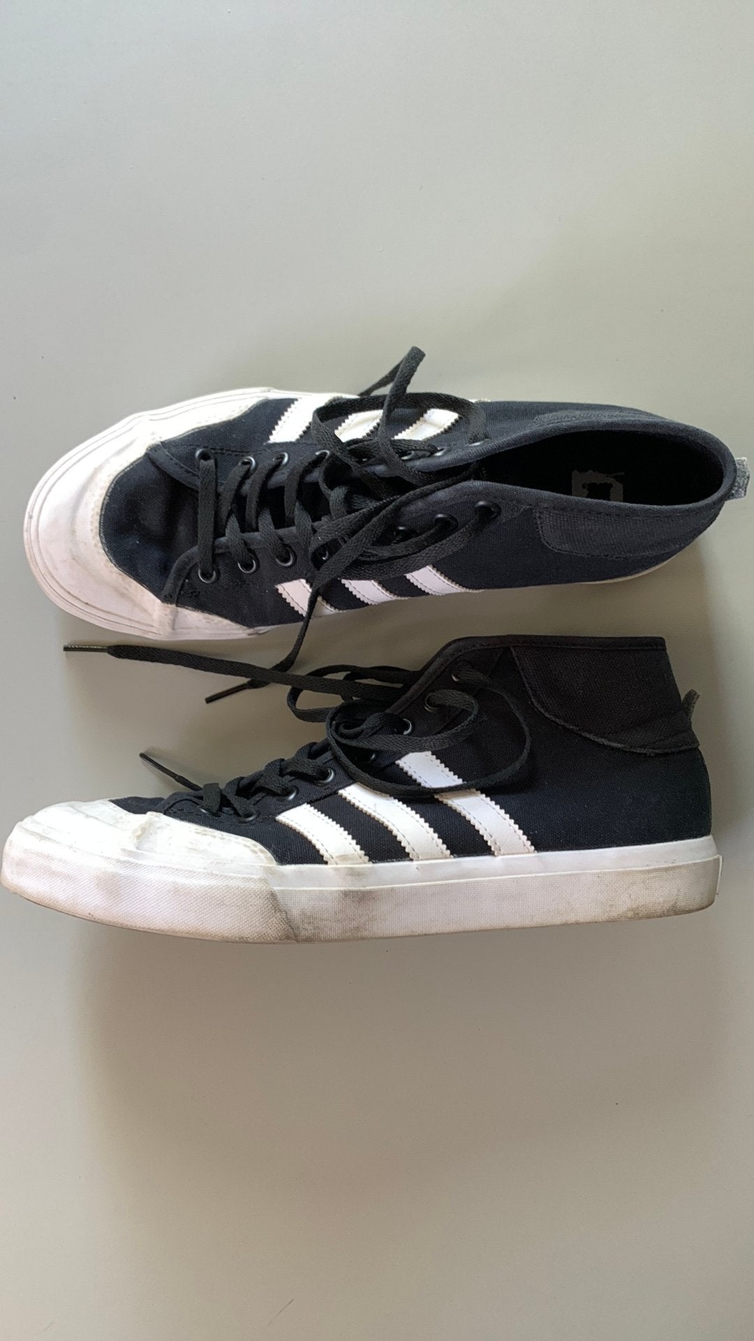 Sneakers Adidas maat 43, Vêtements | Hommes, Chaussures, Enlèvement ou Envoi, Comme neuf, Baskets, Noir