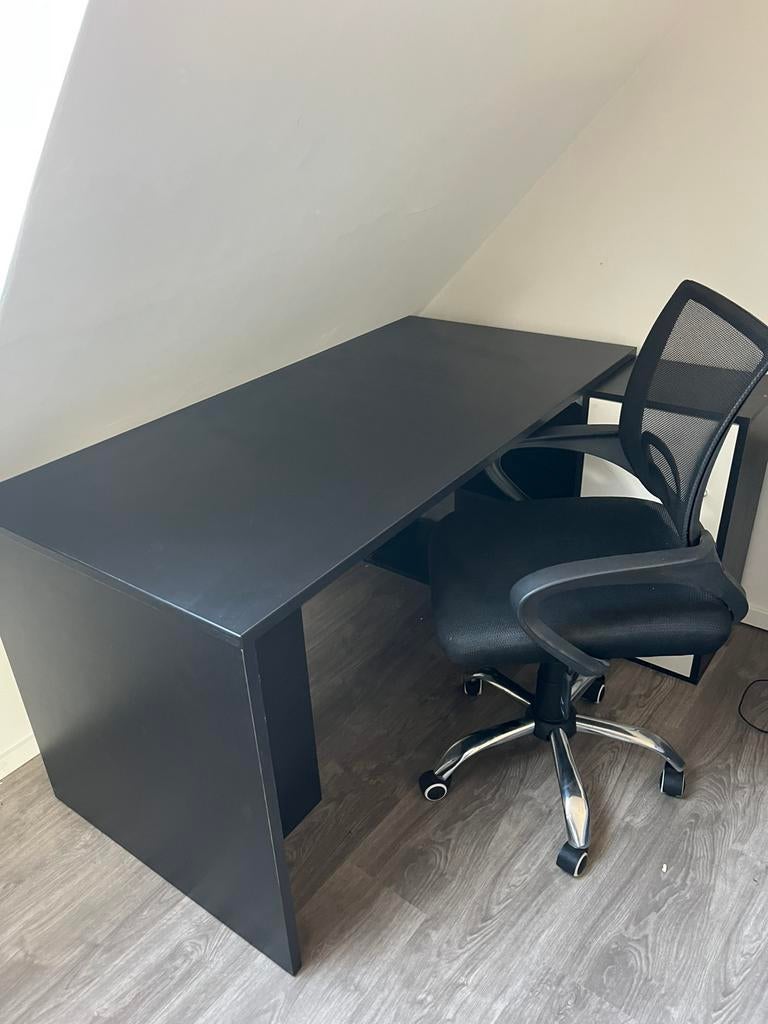 Bureau + stoel, Ophalen, Zo goed als nieuw