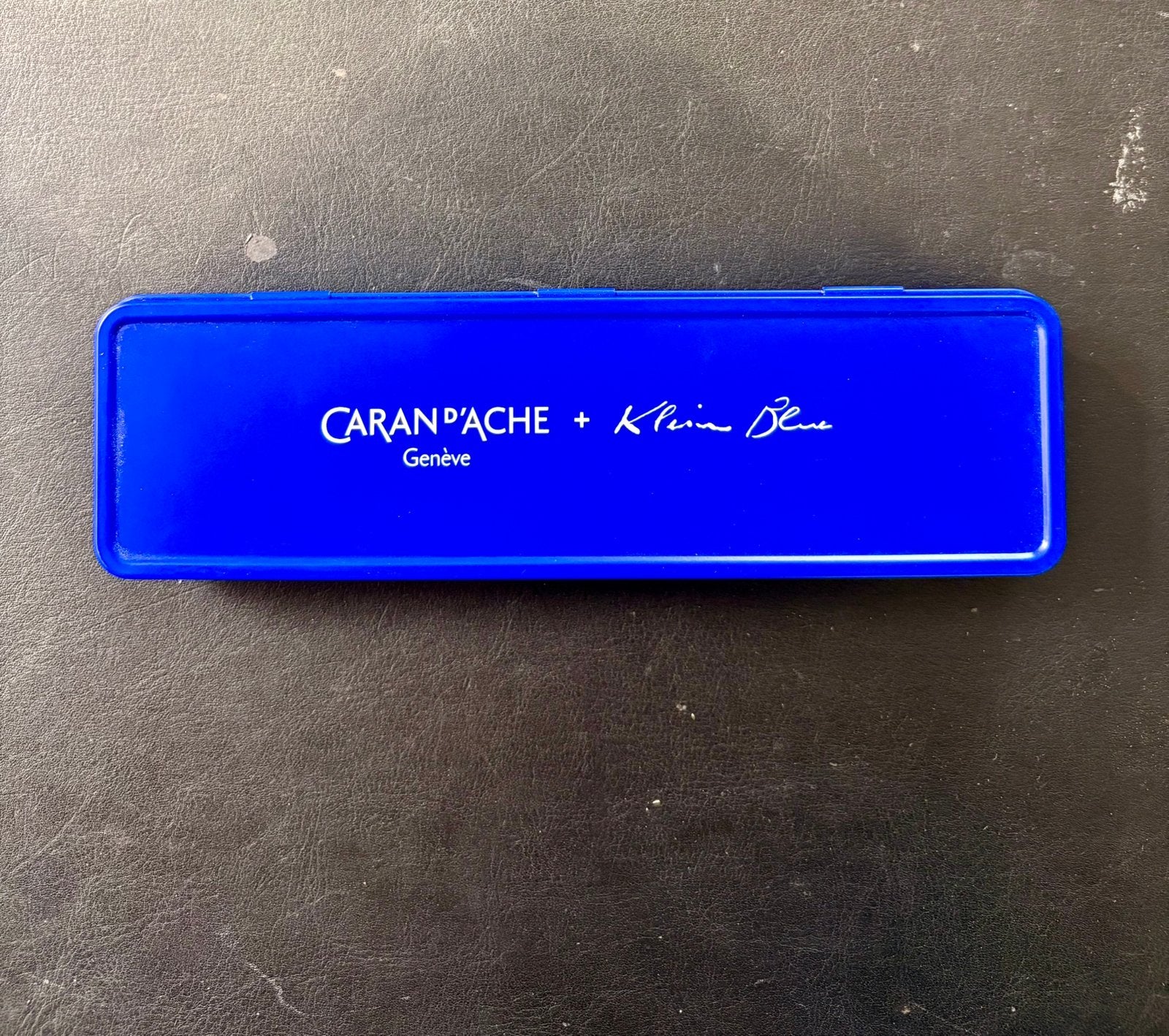 Caran d'Ache 849 Klein Blue — Yves Klein — beperkte editie, Ophalen of Verzenden, Zo goed als nieuw, Vulpen