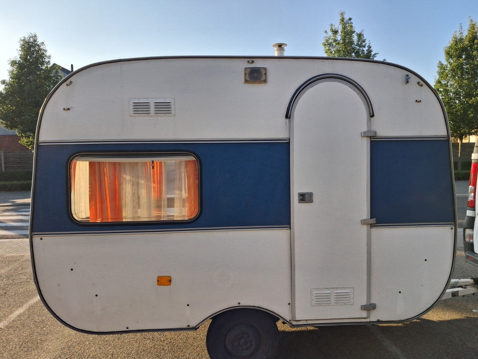 keuringsvrije en zeer goed onderhouden met voortent enzo, Caravans en Kamperen, Caravans, Particulier, Adria