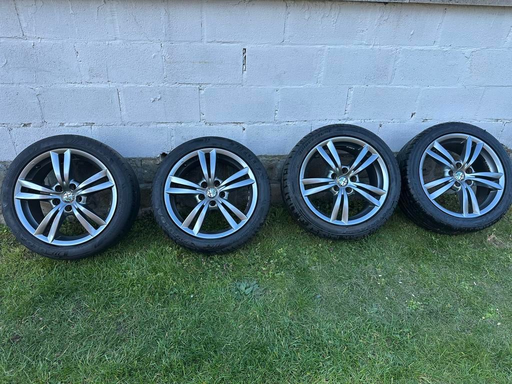 Originele Alfa Romeo giulietta velgen 17 inch goede banden, Autos : Pièces & Accessoires, Pneus & Jantes, Enlèvement, 17 pouces