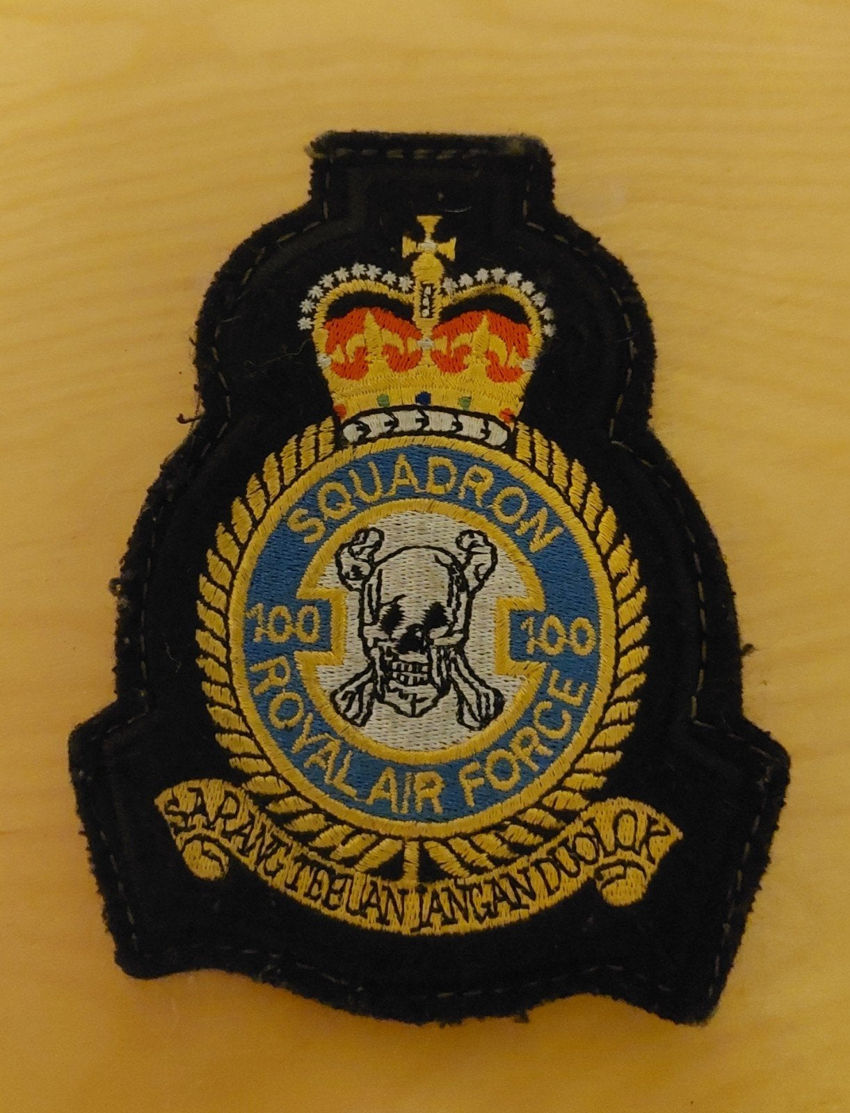 badge 100 escadron  RAF, Collections, Objets militaires | Général, Enlèvement ou Envoi, Armée de l'air, Emblème ou Badge