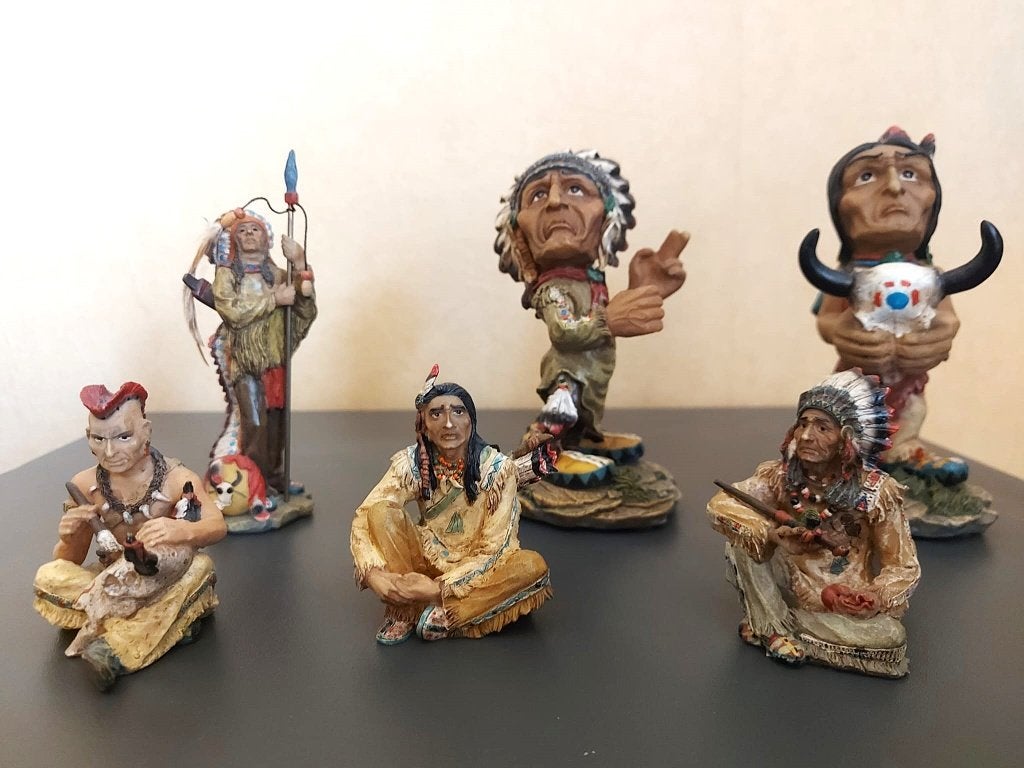 Prachtig 8-delig  setje indianen beeldjes, Ophalen, Zo goed als nieuw, Mens