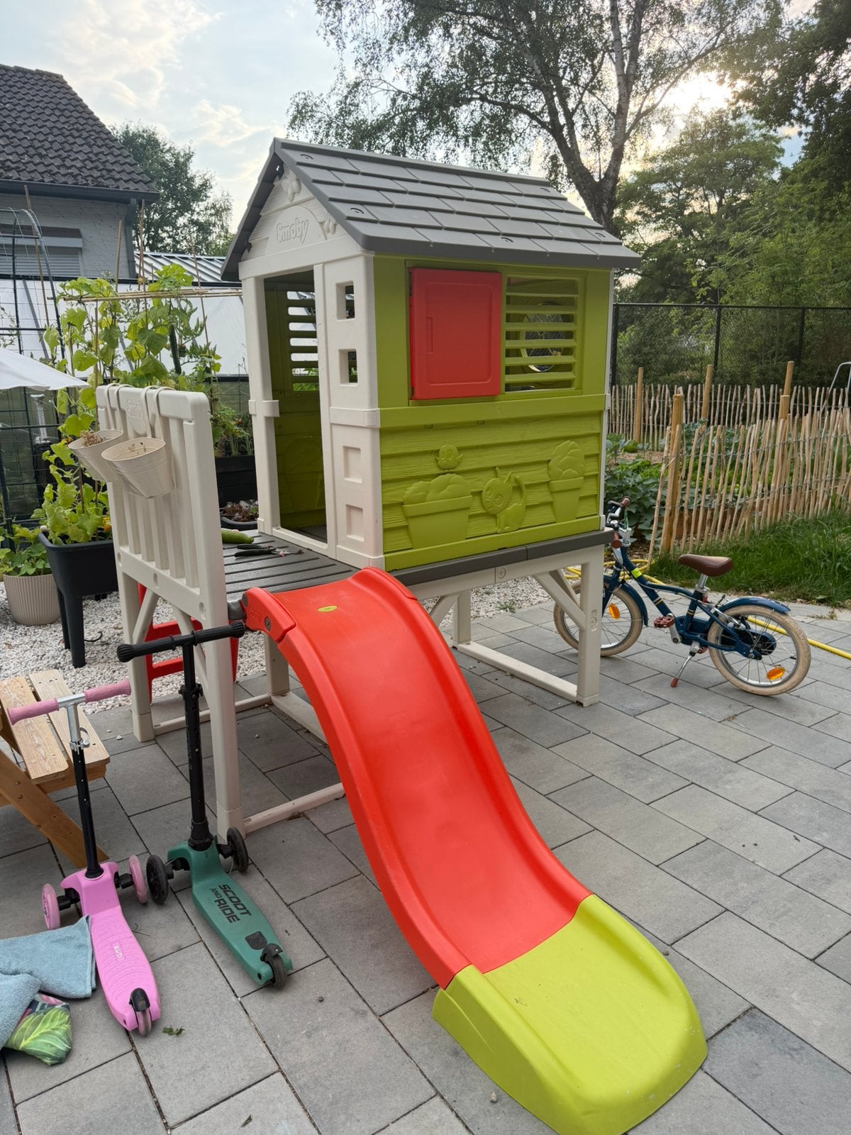 smoby huisje met glijbaan, Ophalen, Zo goed als nieuw