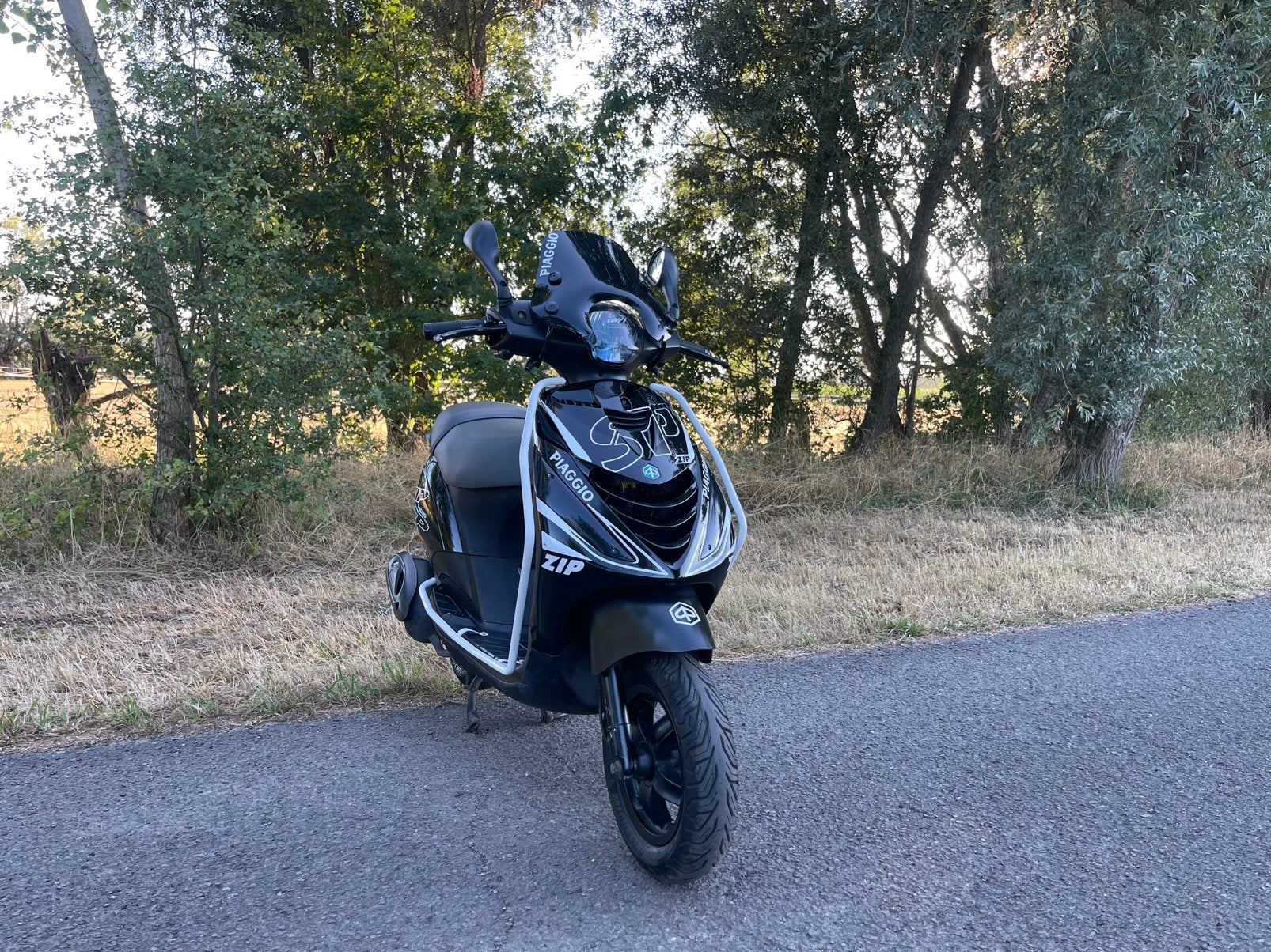 Piaggio Zip 4T Aklasse in nette staat, Vélos & Vélomoteurs, Scooters | Piaggio, Zip, Comme neuf, Enlèvement, Classe A (25 km/h)