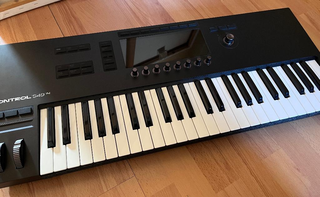Native Instruments Kontrol MK3, Muziek en Instrumenten, Midi-apparatuur, Ophalen, Zo goed als nieuw